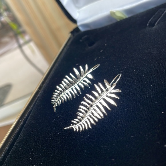 Jewelry - Silver leaf earrings 2” drop